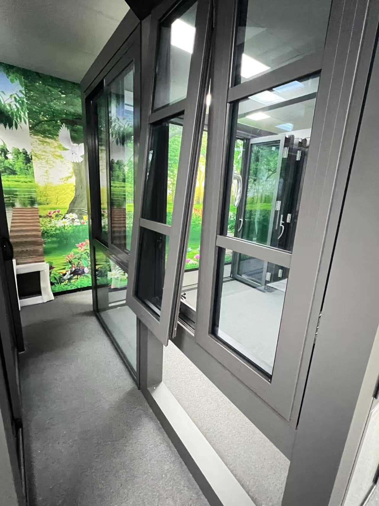 Aluminium alloy window